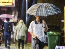 粤北、珠三角北部清明假期有连续暴雨，遇雷雨大风不要靠近大玻璃门窗