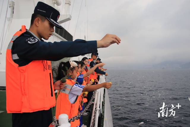 广东海警局开展多地清明节公祭活动