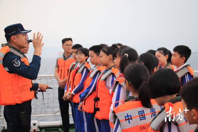 广东海警局开展多地清明节公祭活动