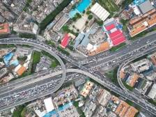 视频直击｜清明小长假出行高峰来了