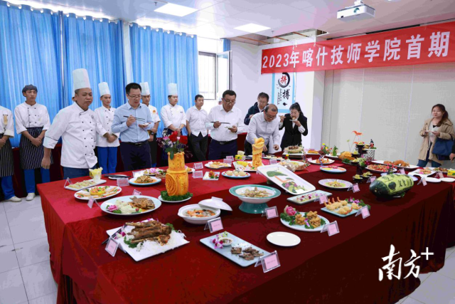 广东援疆指挥部组织多次粤菜师傅技能培训，既推动技能援疆，同时也加快饮食文化交流。