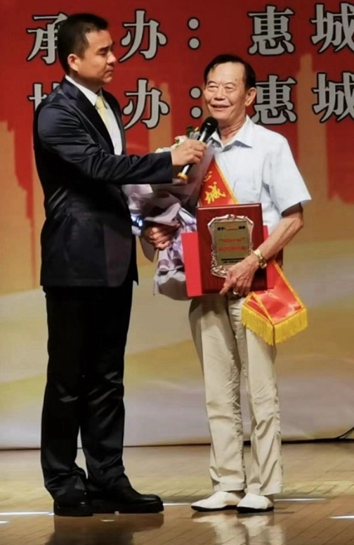李中尤近年来获得“惠州好人”“惠城好医师”等称号。