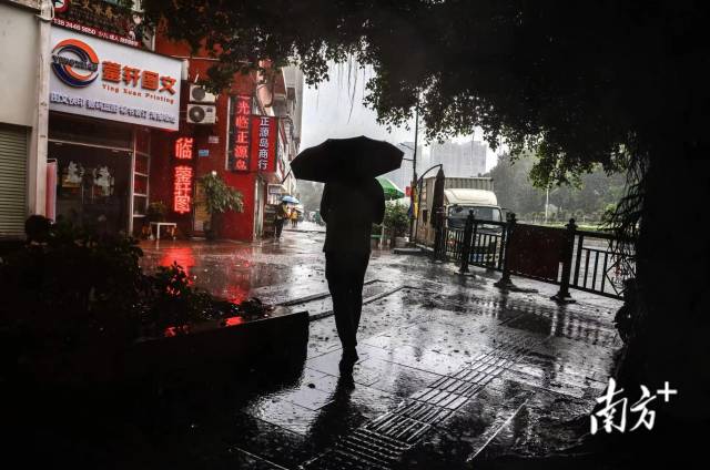 暴雨持续!广州9区发布暴雨黄色预警