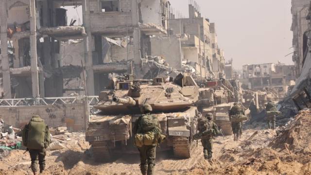 突然从加沙大规模撤军！以色列在打什么算盘？｜快问快答