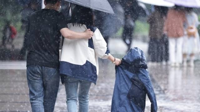 暴雨蓝色预警持续，广东降雨何时减弱？