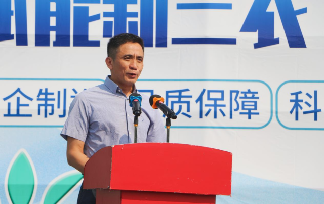 海南省土壤肥料总站站长蒙赜介绍海南种植情况及与中海油化学合作情况。