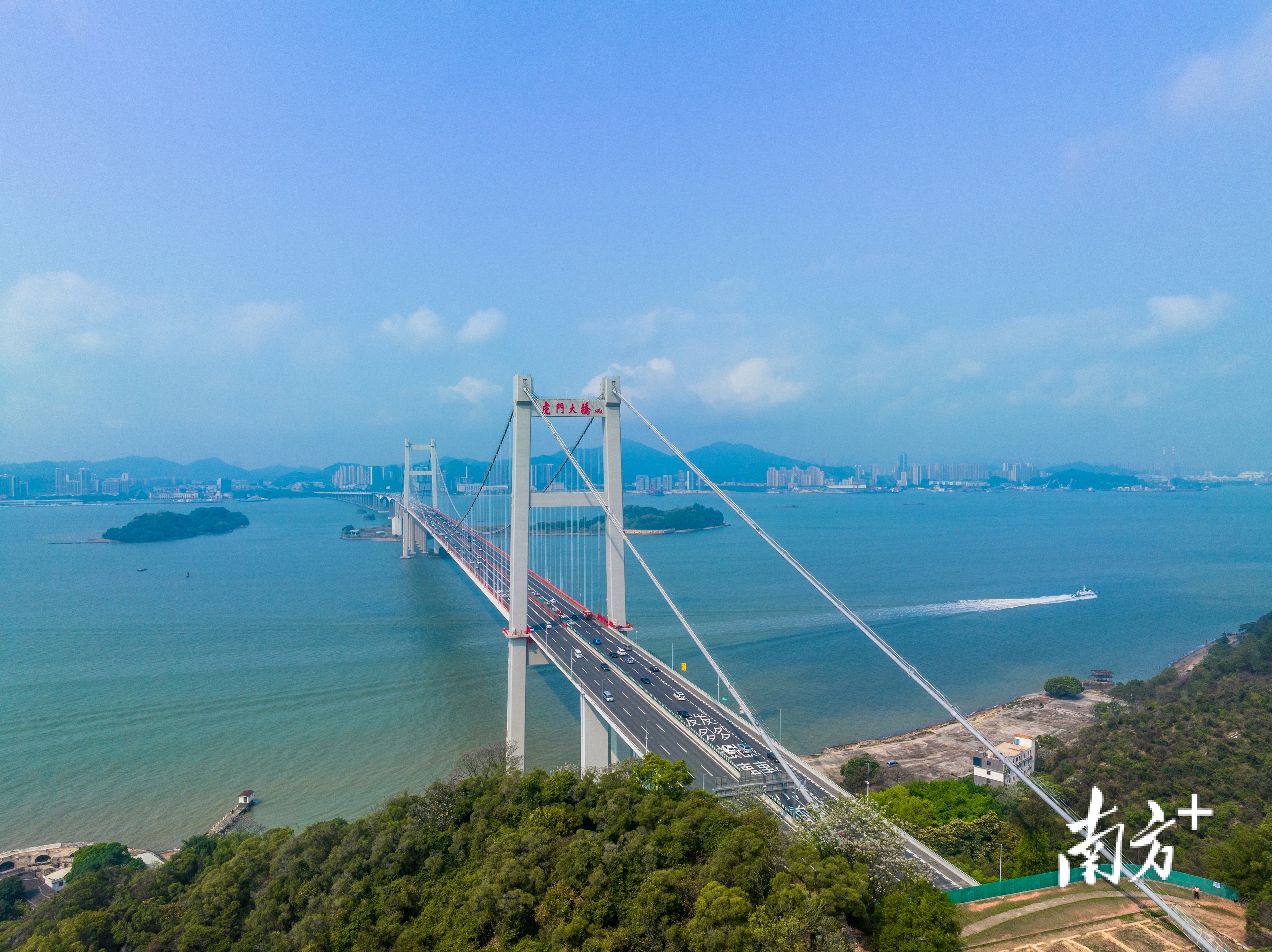 从威远岛眺望虎门大桥连接珠江两岸