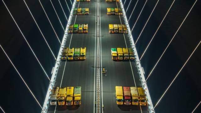 今日热搜｜136辆大货车齐步走，给TA做“体检”