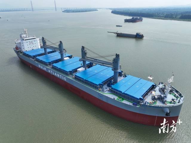 南洋船舶承建的外籍船舶“伊斯坦布尔”号在新会港国际货运口岸顺利交付出境。新会区委宣传部供图