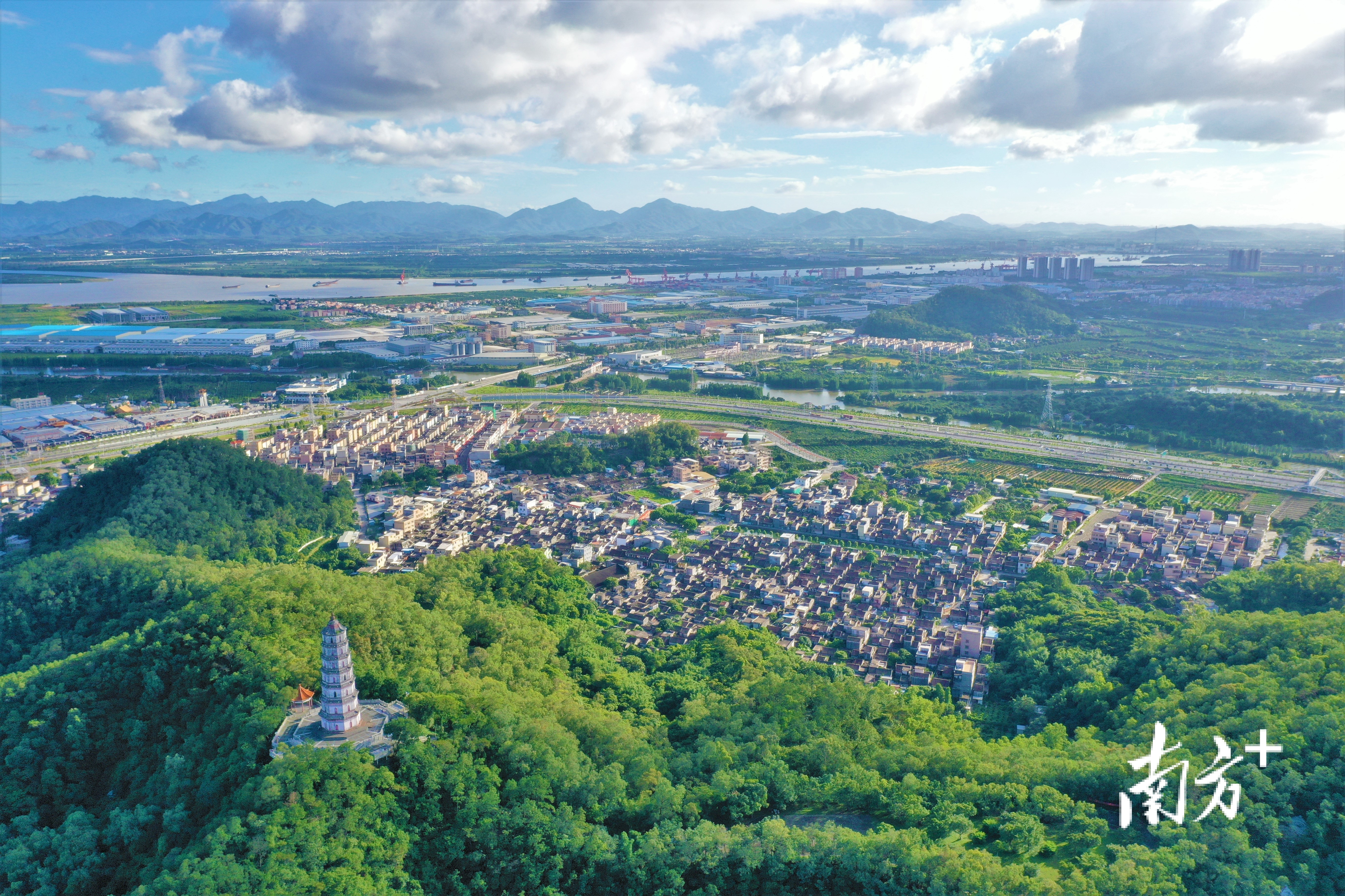 新会“百万村”占比达98%,全区村组集体总收入达12.56亿元。南方+记者 杨兴乐摄 新会“百万村”占比达98%,全区村组集体总收入达12.56亿元。南方+记者 杨兴乐摄