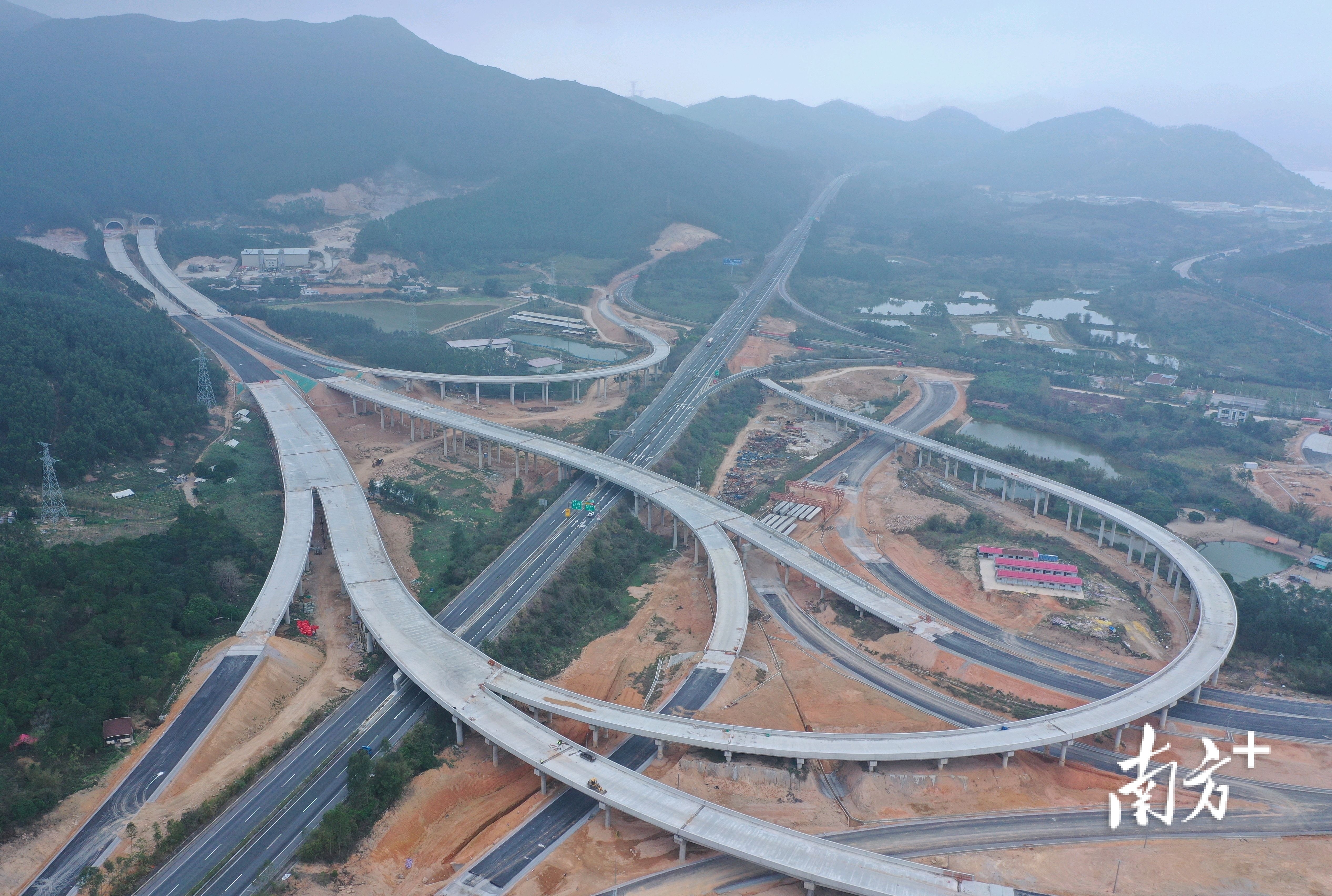 银洲湖高速公路项目。江门交建集团供图 银洲湖高速公路项目。江门交建集团供图