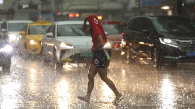今日热搜｜起猛了，广州“一秒入夜”！原因看这里→