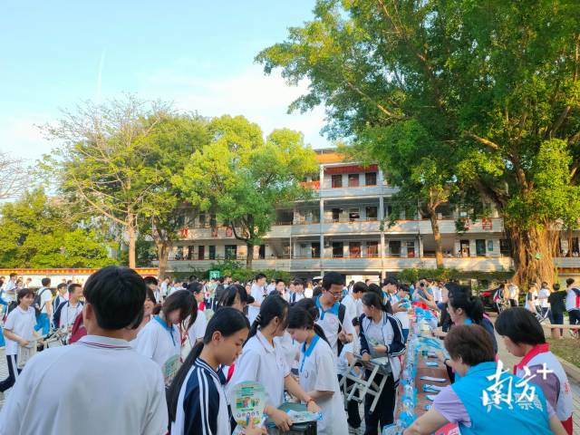 兴宁市黄陂镇:法治宣传进校园,护航青春助成长