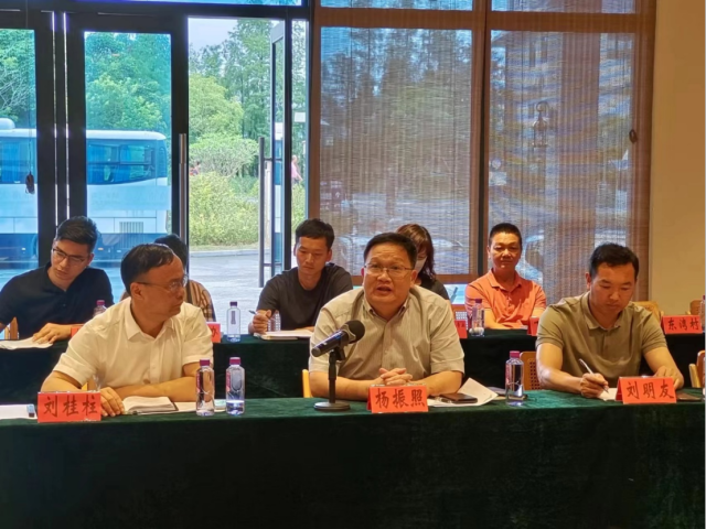 斗門區(qū)人大常委會黨組書記,、主任楊振照