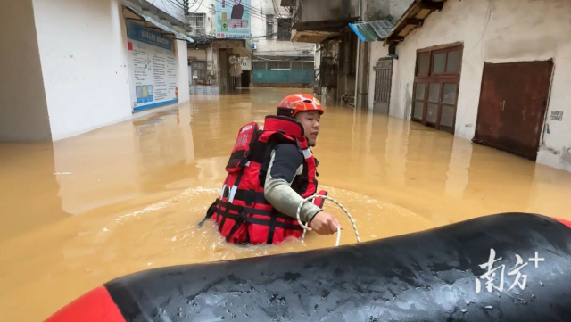 打好强降雨防御硬仗，广东“拼了”！