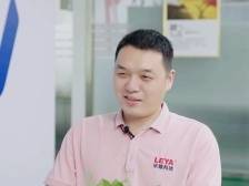 一块屏，从华强北3m²柜台，到龙华4000m²专精特新工厂！