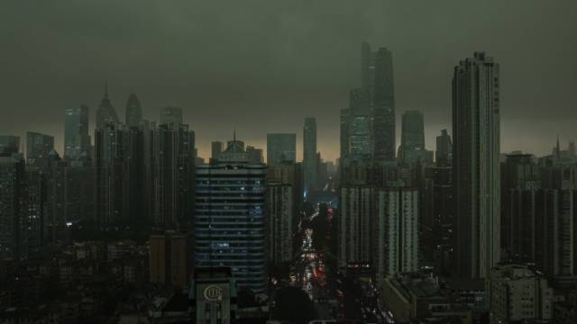 今日热搜丨降雨持续！广东多个机场航班延误、取消