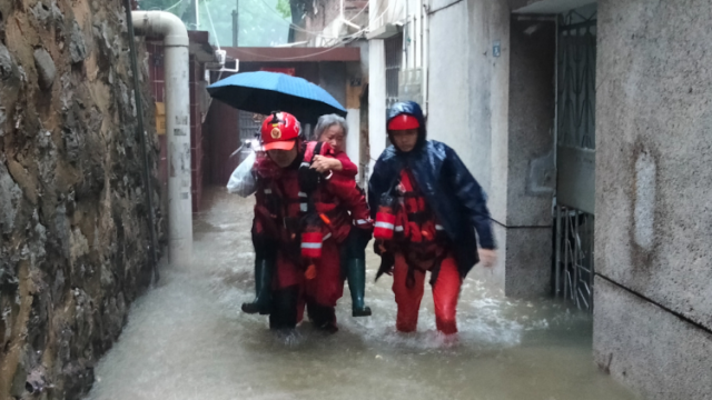 闻“汛”而出，韶关部分地区水浸，消防转移群众