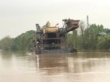 暴雨天两船相撞，一船沉底！顺德铁鲨战队火速营救排险