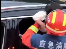 视频｜暴雨中肇庆高要的真情坚守