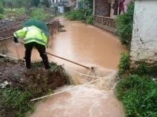 韶关武江防汛救援现场： 直升机驰援，简易通讯设备用于应急