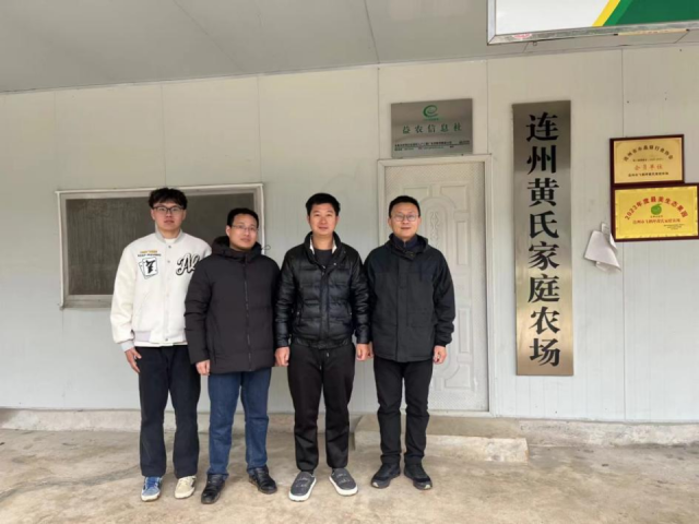 专家团队前往连州市黄氏飞鹅坪家庭农场考察指导。