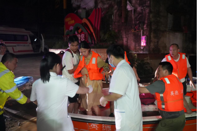 孕妇成功到达镇区