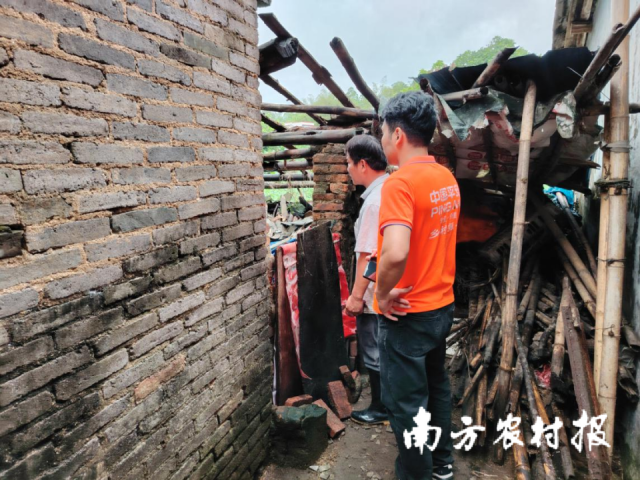在阳江,平安产险阳江中心支公司开展农房查勘工作。 在阳江,平安产险阳江中心支公司开展农房查勘工作。
