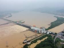 清远飞来峡15个闸门全开泄洪！｜一线直击