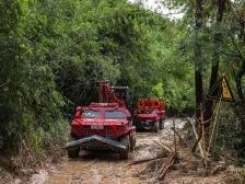 洪水过境的江湾镇：泥泞、救援与重建