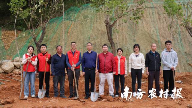 广东省委宣传部-南方报业传媒集团驻潮州市文祠镇帮镇扶村工作队。 