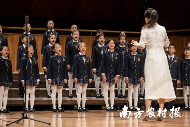 驻清远英德连江口镇工作队支持组建的连樟小溪童声合唱团。受访者供图