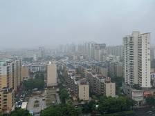 韶关、清远等地雨情凶猛，同处粤北的河源为何相对平稳？