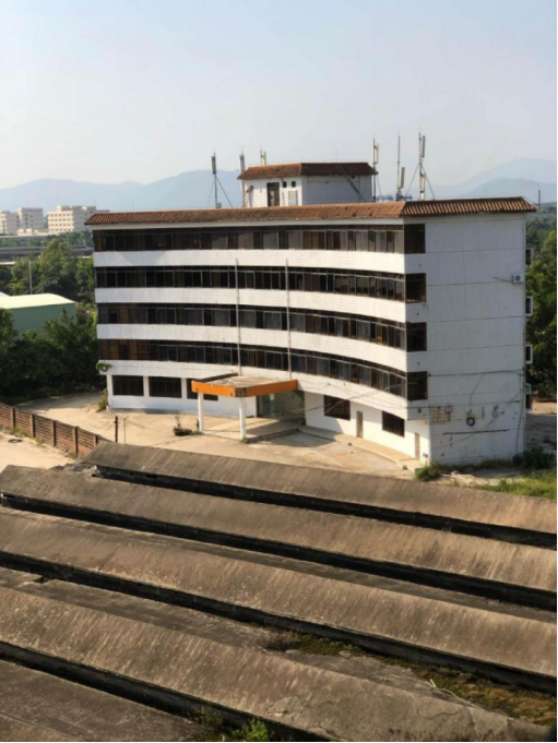 永利工業(yè)區(qū)內(nèi)的廢棄廠區(qū)和閑置新樓,。
