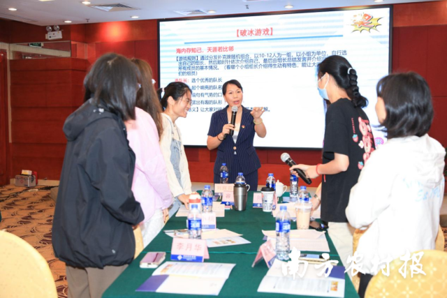 医学专家刘辉霞现场开展基层医务人员实用知识与技能分享。