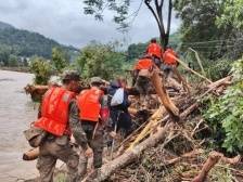 武警忆韶关江湾镇防汛救援细节：踩着没过大腿的淤泥抵达村子