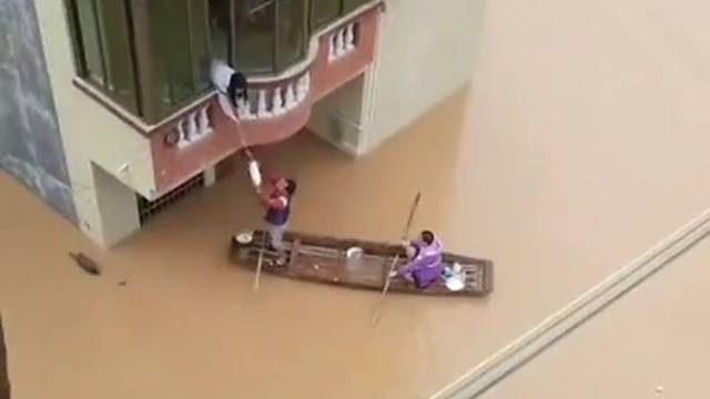 洪水来袭！肇庆园村村民守望相助抢险救险