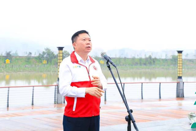 深圳市委社會工作部部長、深圳市委“兩新”工委書記何奕飛發(fā)言
