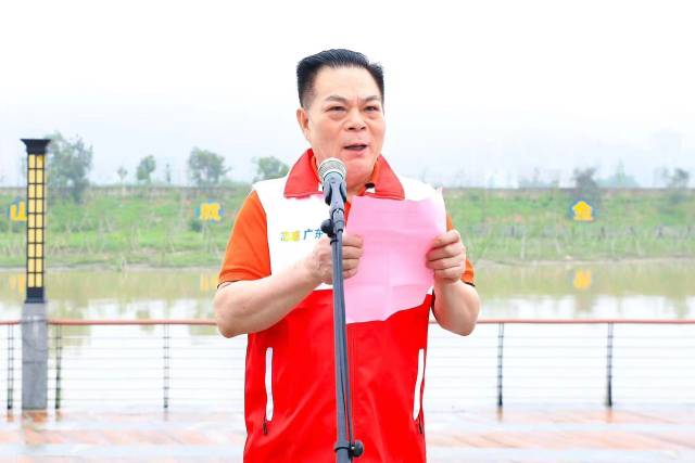 深圳潮人海外經(jīng)濟(jì)促進(jìn)會輪值會長、永遠(yuǎn)名譽(yù)會長,，深圳豐盛集團(tuán)董事長王盛華發(fā)言