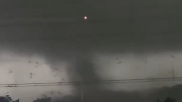 今日热搜丨冰雹＋龙卷风！广州发布今年首个雷雨大风红色预警