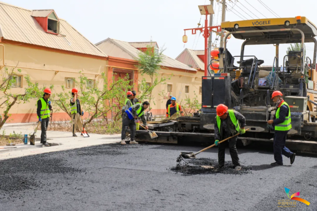 正在改造升级的农村公路。（资料图）疏附县融媒体中心 供图