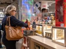 中国潮玩店开进法国老佛爷