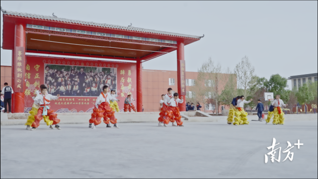 舞龙舞狮的文化氛围，在托小十分浓厚。