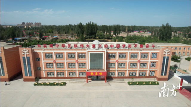 广东从“软硬件”关键环节着手，积极建强受援地学校。