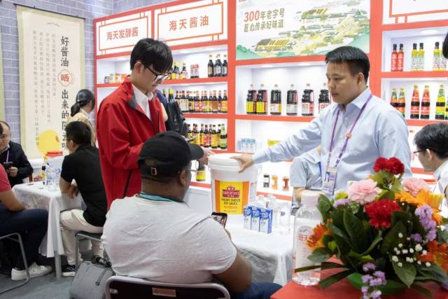 来自广东佛山的海天调味食品股份有限公司借助广交会的平台，进一步开拓海外消费市场。