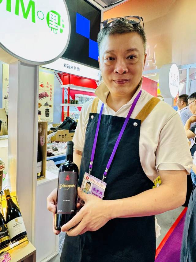 宁夏葡萄酒得到众多外商好评。