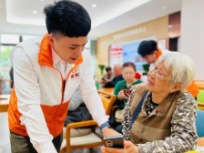 在家门口养老！莲塘街道长者服务中心成为“温馨港湾”｜“百千万工程”一线报告