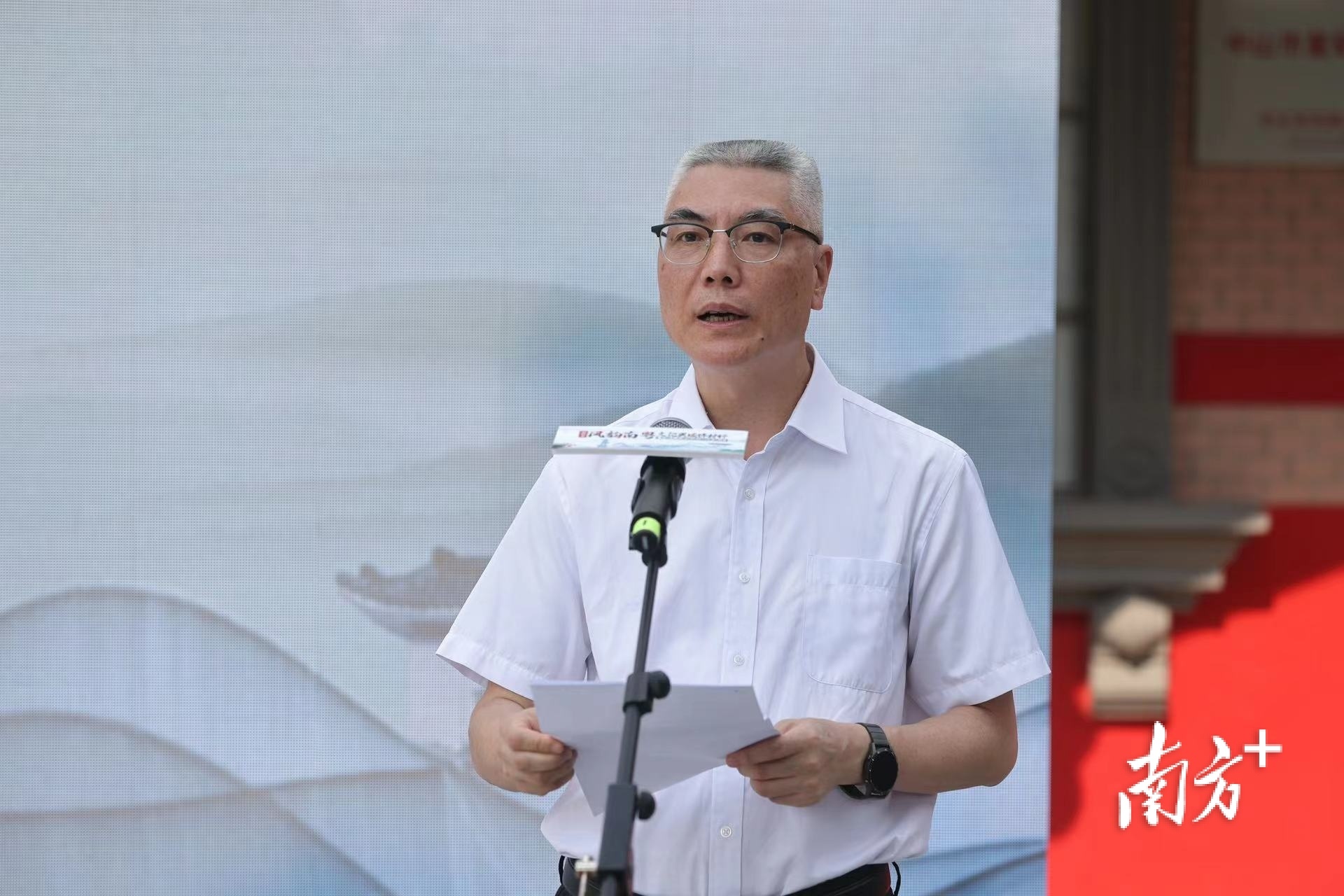 南方报业传媒集团党委副书记、副社长王更辉致辞。 南方+ 叶志文 拍摄