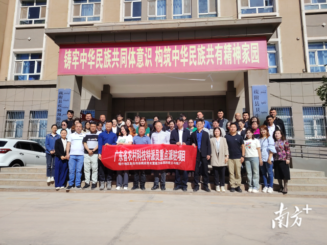 广州市荔湾区疾控中心传染病防控专家与培训班学员合影