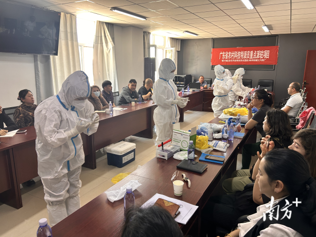 穿脱防护服培训考核